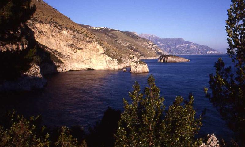 246-Baia di Recommone e isolotti Scruopolo e Isca,8 dicembre 1989.jpg